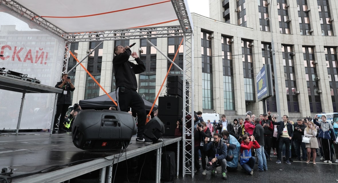 Митинг в поддержку независимых кандидатов в Мосгордуму на проспекте Академика Сахарова в Москве