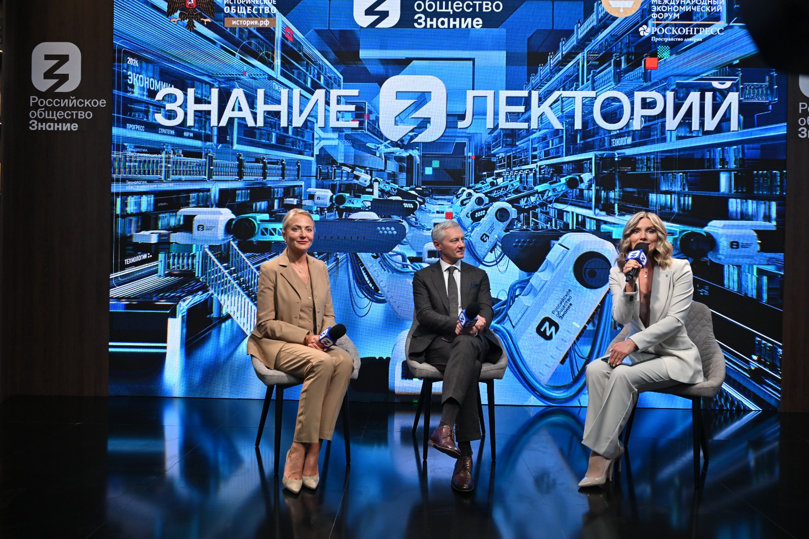 «Русская Медиагруппа» приняла участие в обсуждении медиа на ПМЭФ-2024