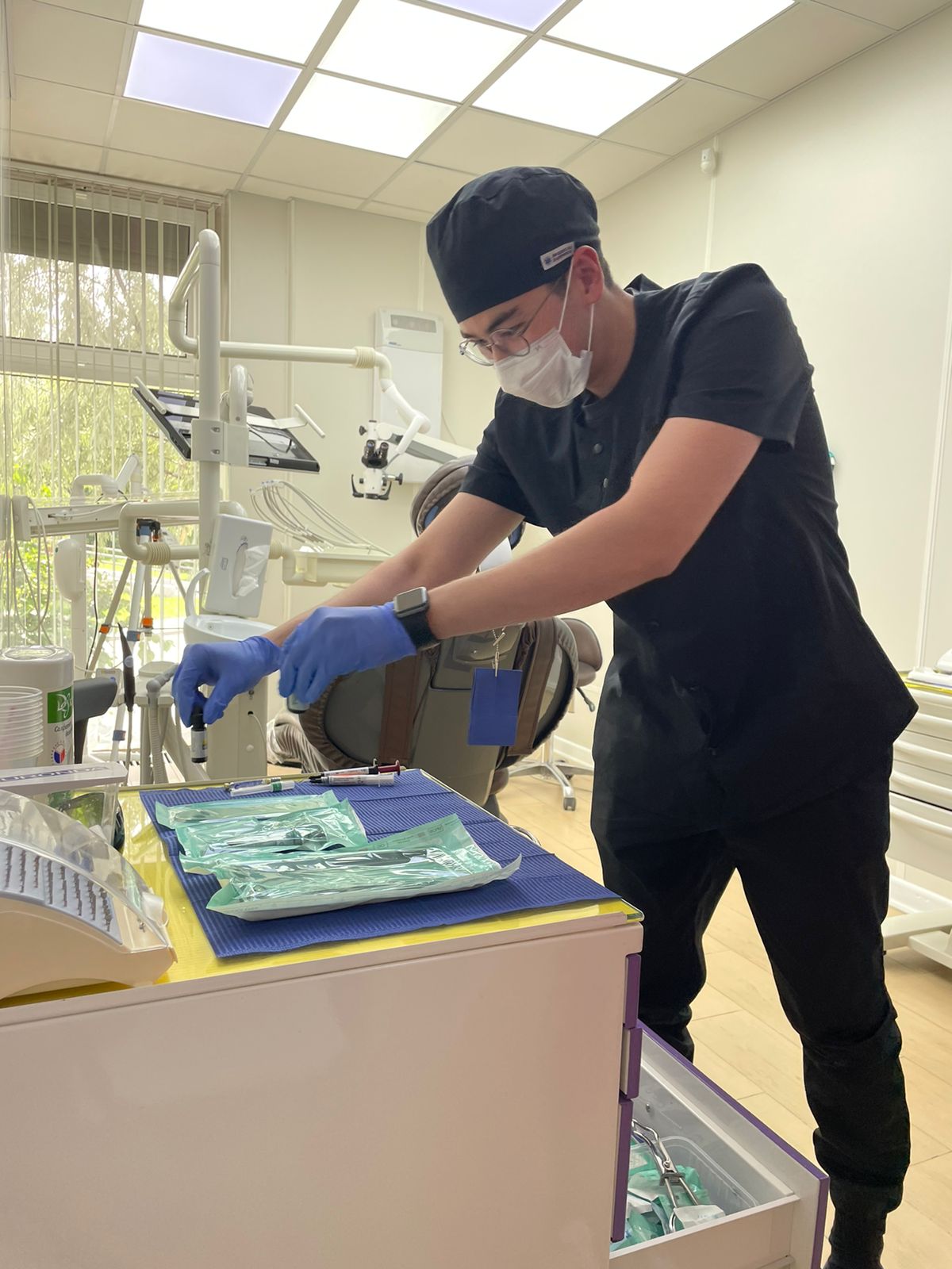 Ассистент стоматолога — нужная профессия, которой нет