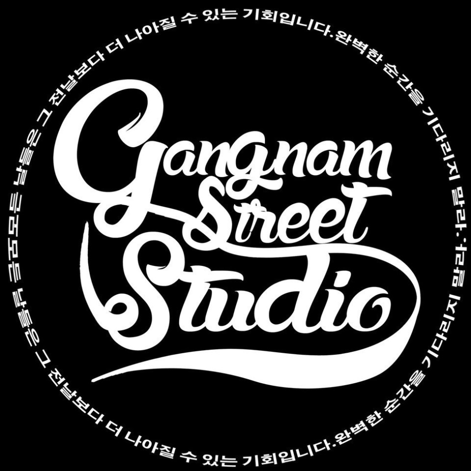 Kpop studio. Gangnam Street Studio, Москва. GSS Studio. GSS студия танцев Москва. GSS kpop Studio.