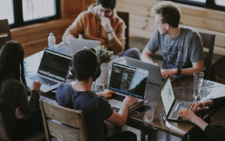 Как оценить качество услуг аутстафферов и контролировать выполнение задач