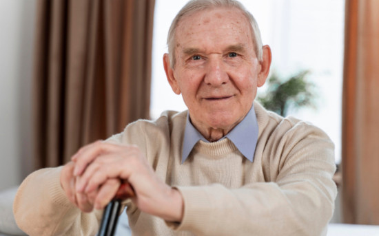 Эксперт о негативном влиянии одиночества на пожилых людей