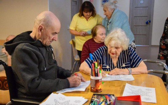 Когнитивная поддержка пожилых с деменцией в пансионатах