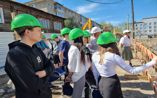 Выпускники социального проекта «ПАЗЛ» посетили строительные объекты