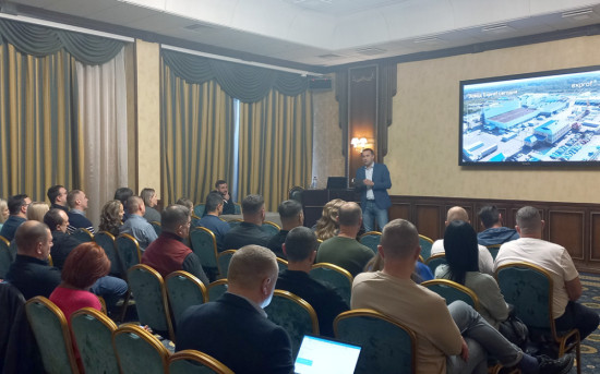 На учебном семинаре ЭксПроф для оконных компаний в Челябинске