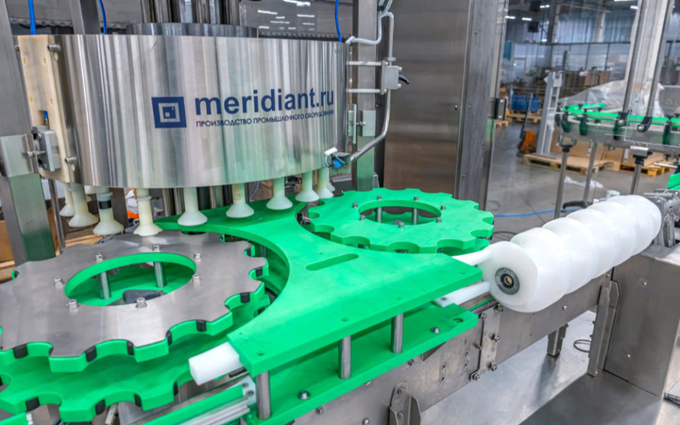 Компания «Меридиан» разработала автоматическую этикетировочную машину