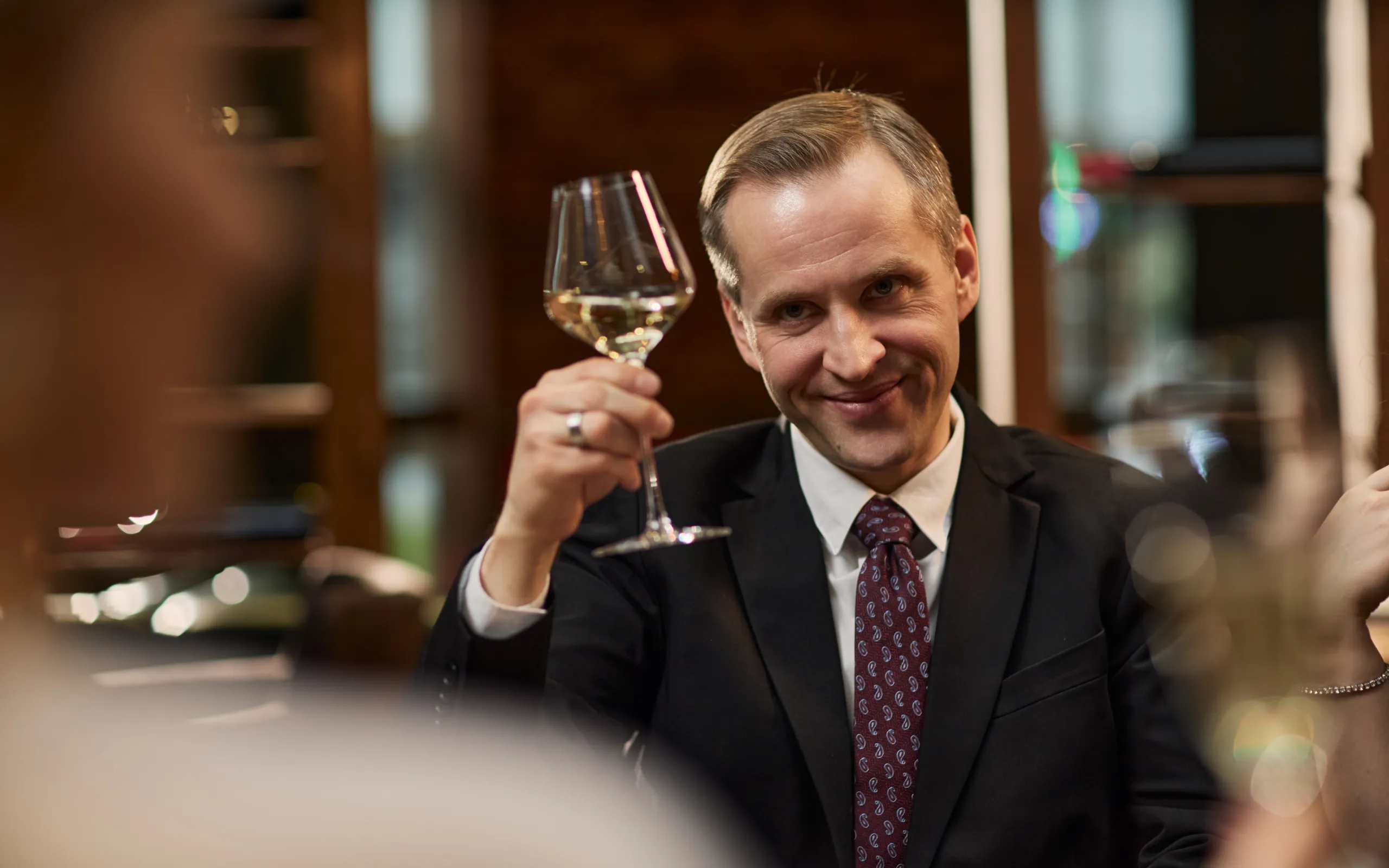 🍷 Вино как бизнес-инструмент: как произвести нужное впечатление за бокалом
